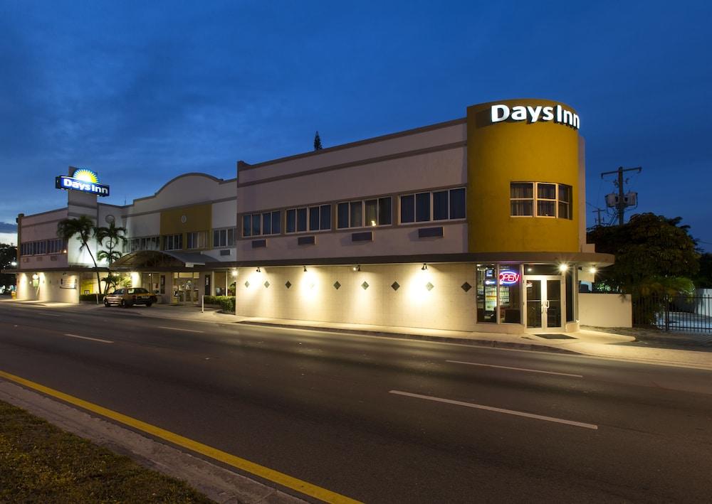 Days Inn By Wyndham Miami Airport North Майами-Спрингс Экстерьер фото