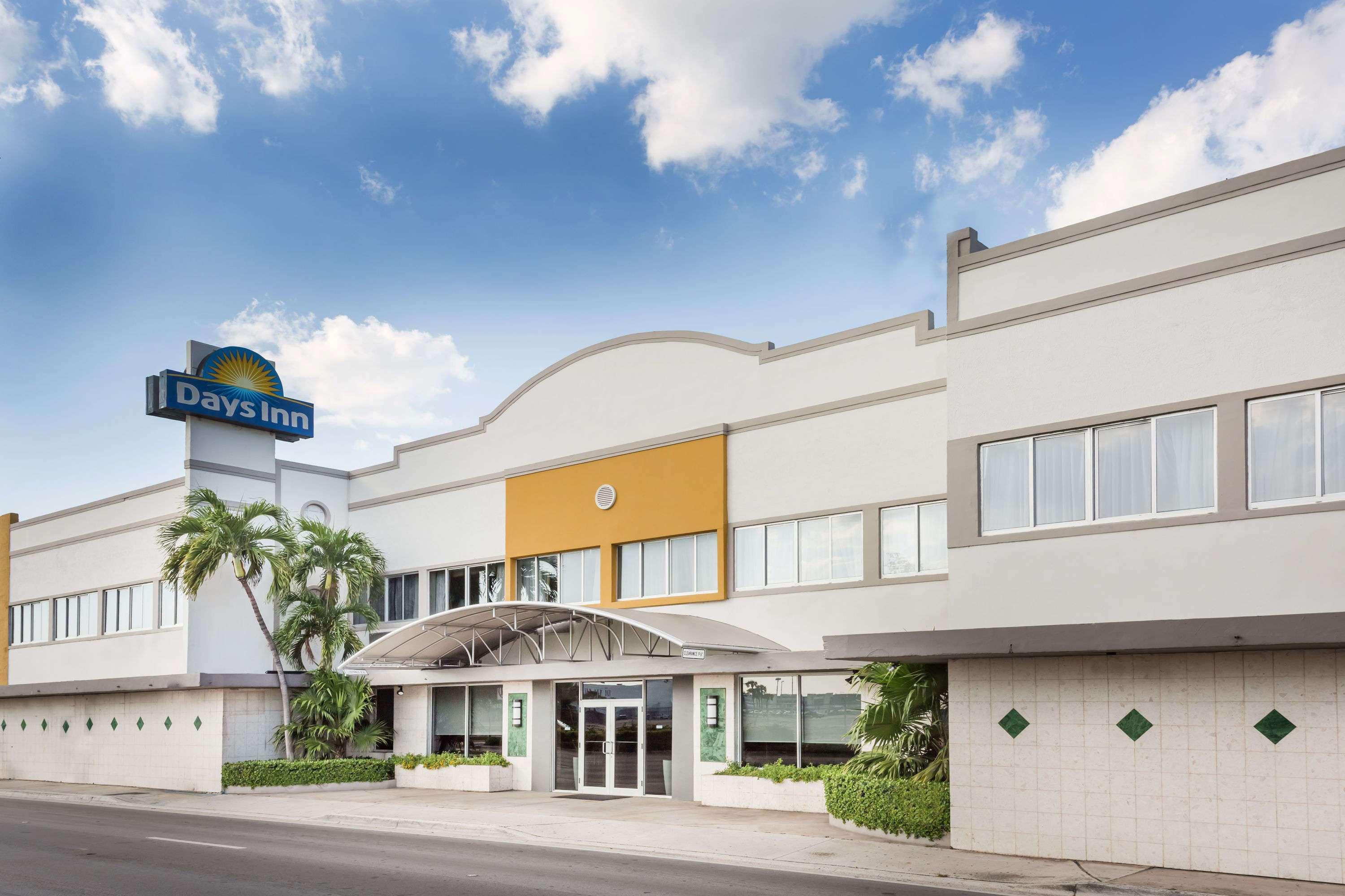 Days Inn By Wyndham Miami Airport North Майами-Спрингс Экстерьер фото
