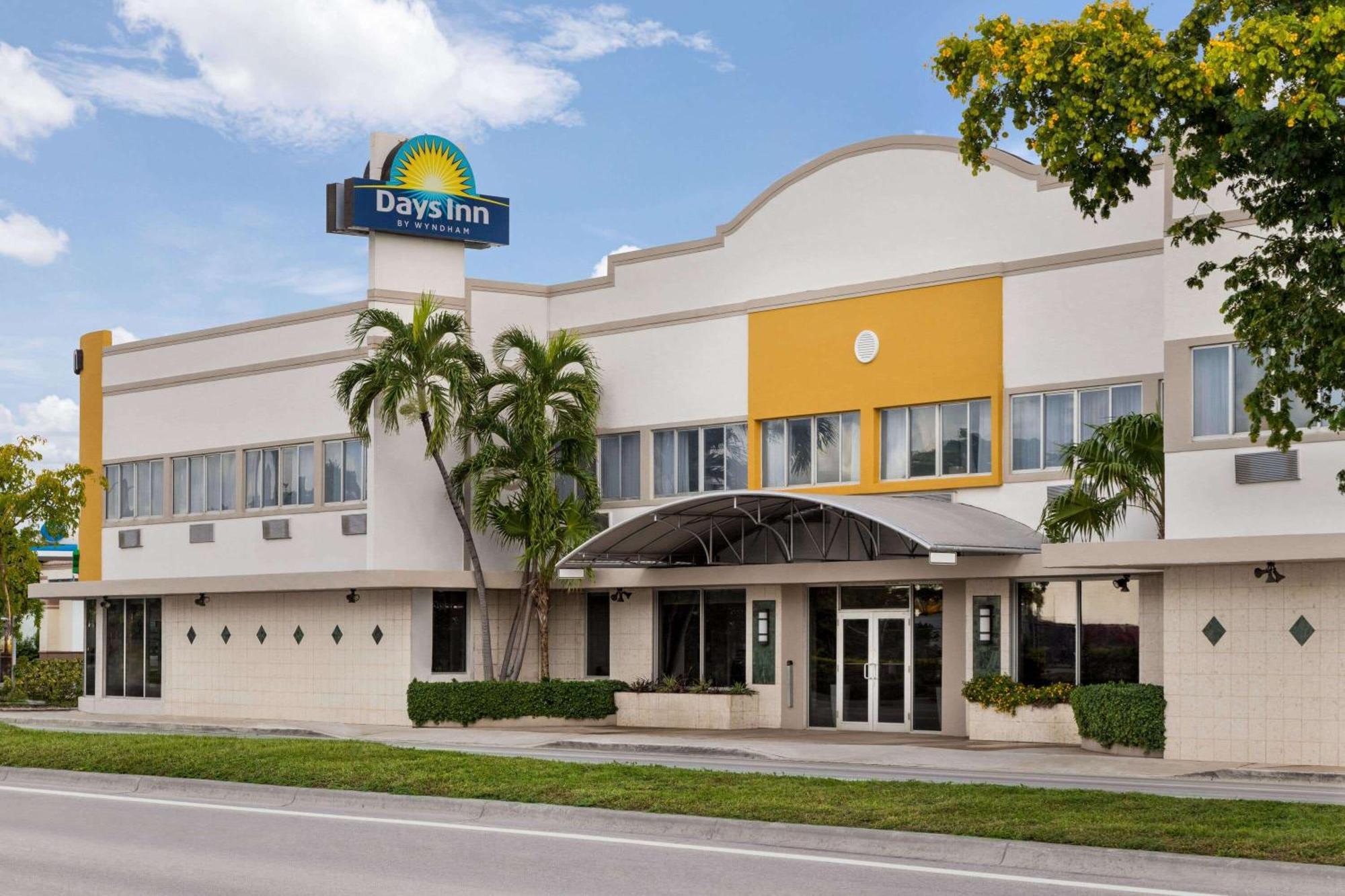 Days Inn By Wyndham Miami Airport North Майами-Спрингс Экстерьер фото