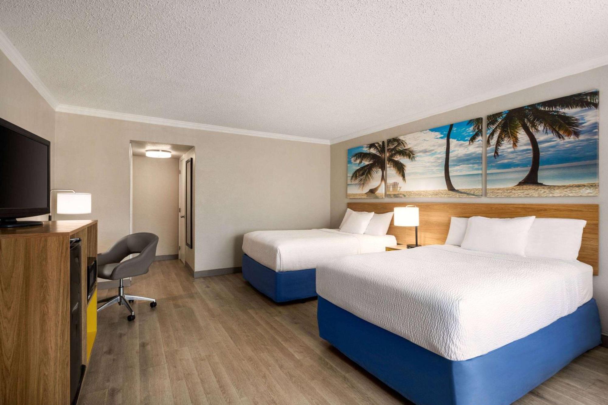 Days Inn By Wyndham Miami Airport North Майами-Спрингс Экстерьер фото