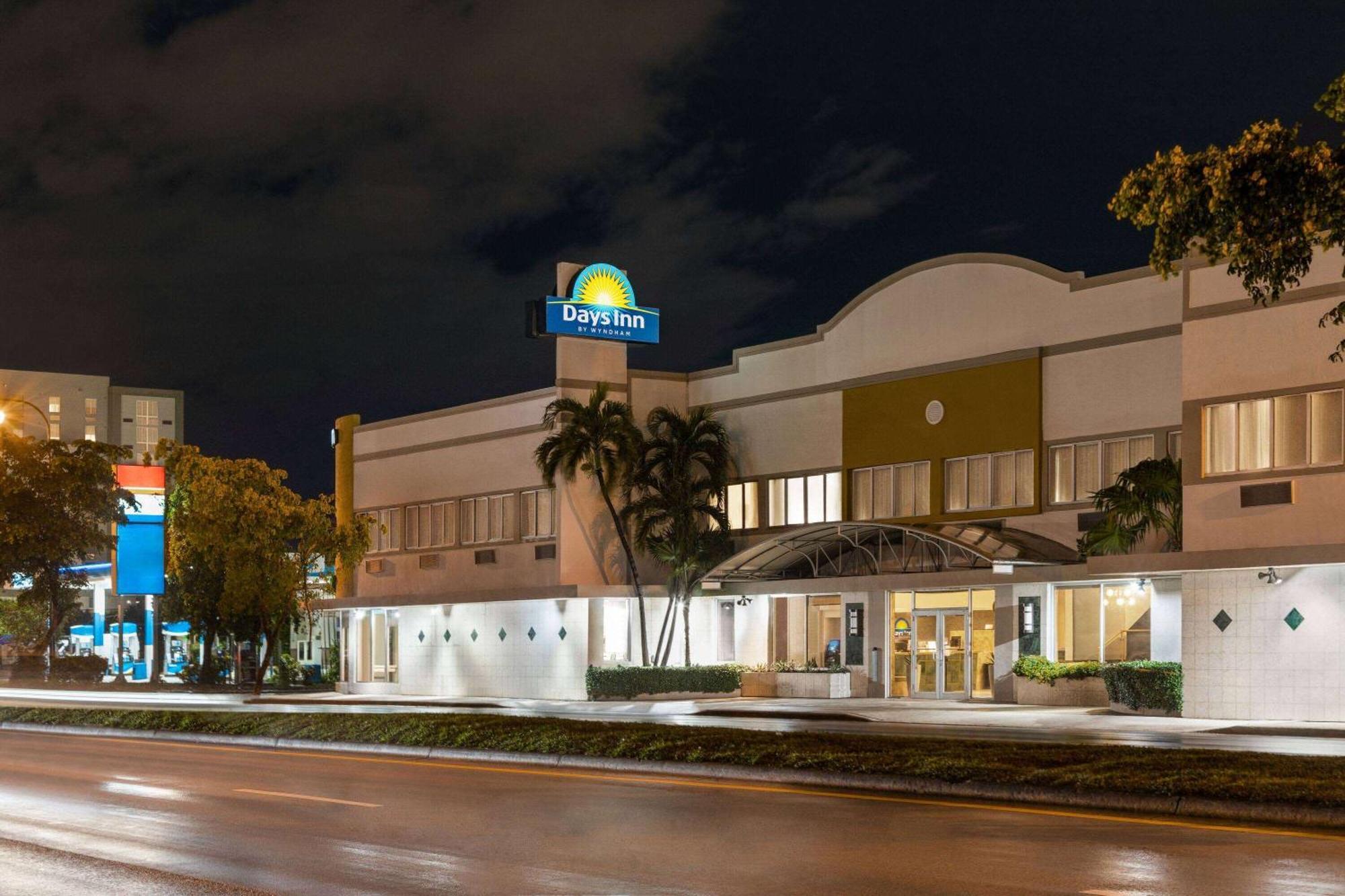 Days Inn By Wyndham Miami Airport North Майами-Спрингс Экстерьер фото
